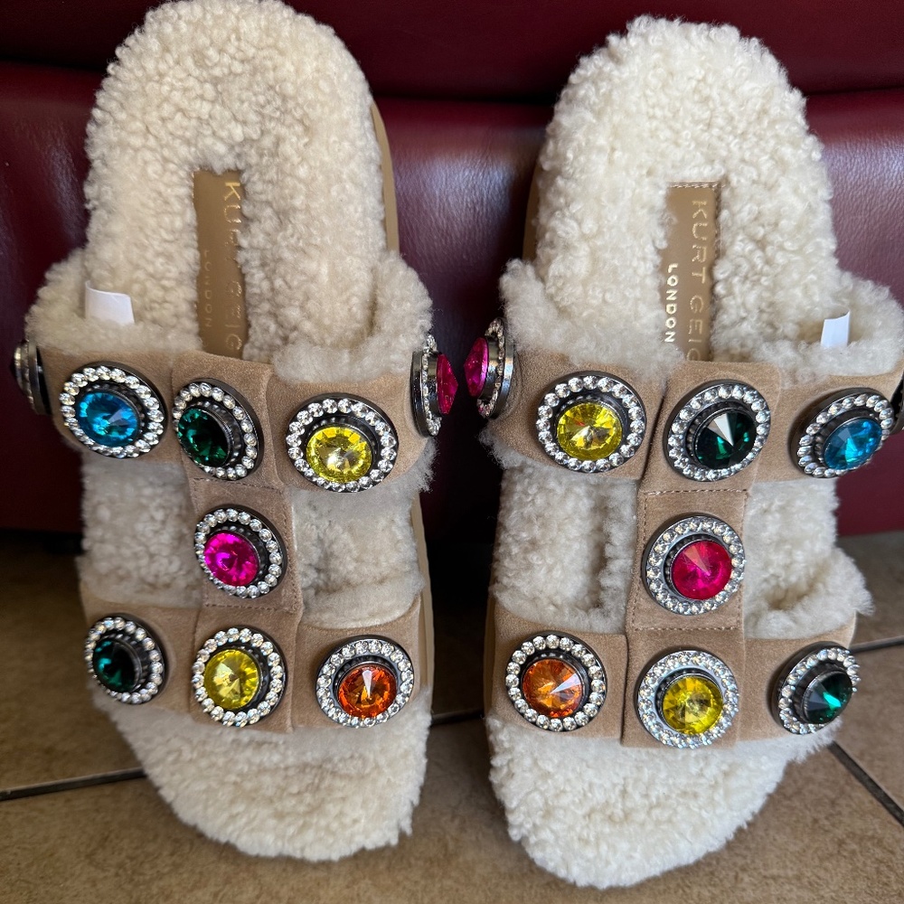 Kurt Geiger Beige Crystal  Genuine Shearling Sandal SZ (9/US)(40/EU) Orig.$195